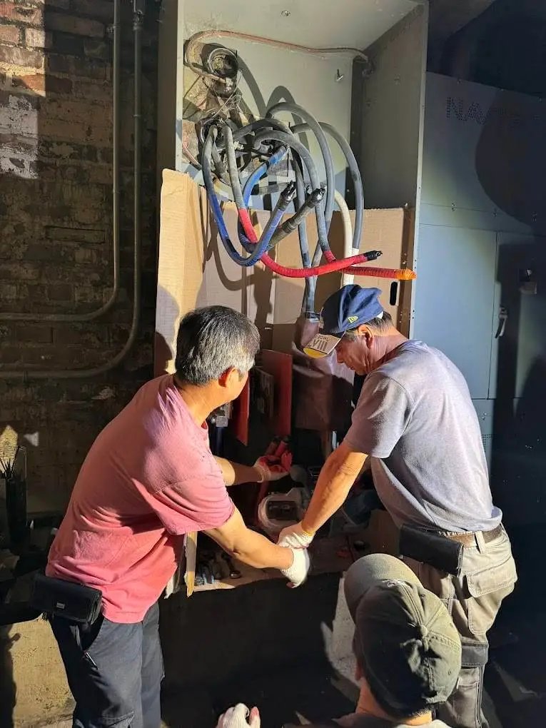 Licensed commercial electrician servicing all five boroughs of NYC – Manhattan, Brooklyn, Queens, Staten Island, and The Bronx